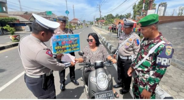 Uniknya OKK 2025 di Tanggamus, Pengendara Patuh Lalin dapat Coklat