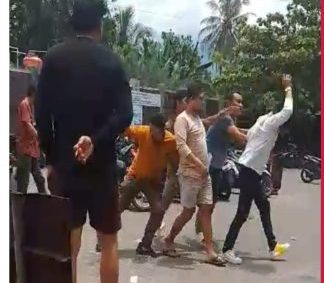 Keributan di Halaman RSUD Bob Bazar Ternyata Sekertaris GMBI Lampung Selatan Juga Direktur PT ABG Vendor Baru Lahan Parkir