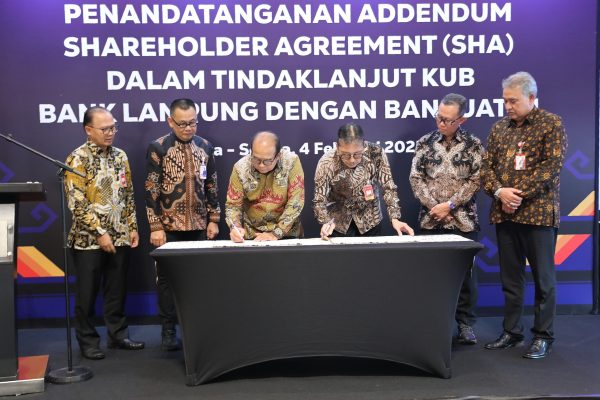 Tingkatkan Daya Saing dan Kinerja Bank Lampung, Pemprov Lampung Tanda Tangani Addendum Shareholder Agreement sebagai Tindak Lanjut KUB Bank Lampung dengan Bank Jatim