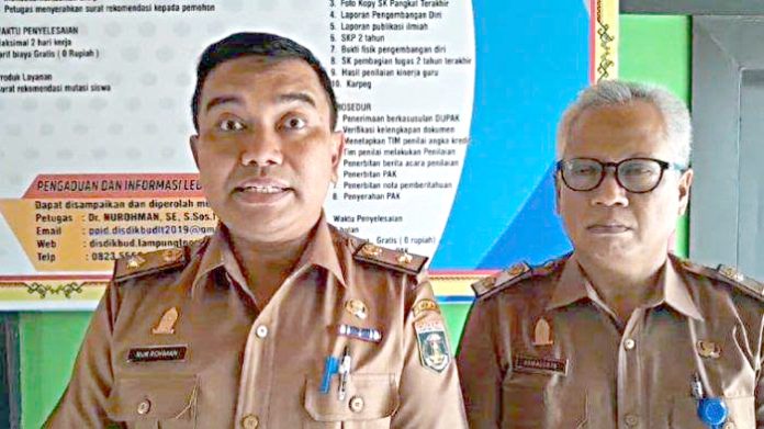 Tim Sukses Bupati Terpilih Lampung Tengah Jualan Foto Pejabat, Lewat Disdik MKKS dan K3S Sekolah Diwajibkan Beli?