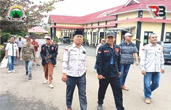 FMPB Bersama Ormas dan LSM Pesawaran Laporkan KPU dan Aries Sandi ke Polisi