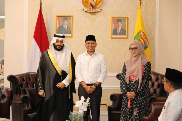 Gubernur Mirza Buka Puasa Bareng Syeikh Abdurrahman Al Ausy, Imam dan Qori Asal Saudi Arabia