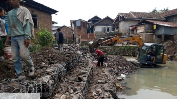 Dinas PU Bandar Lampung Rutin Normalisasi Sungai, Bangun Talud dan Bronjong