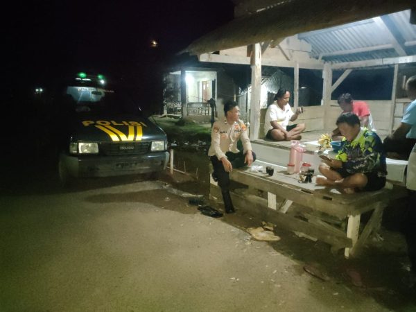 Kapospol Way Sulan Gelar Patroli Dialogis di Desa Banjarsari untuk Jaga Kamtibmas