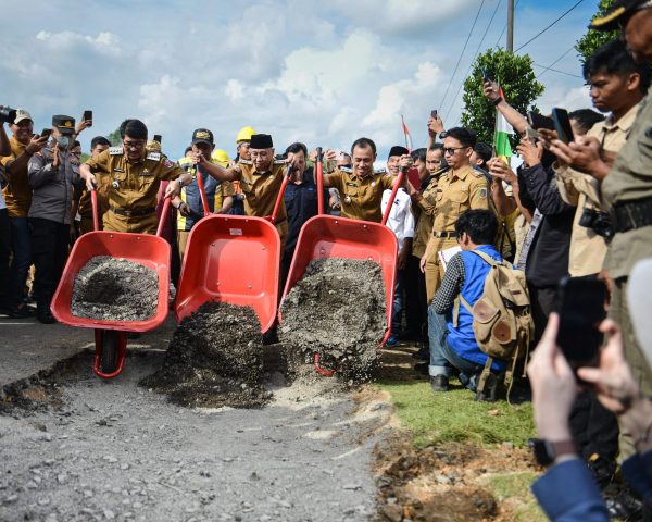 Gubernur Mirza Groundbreaking Jalan Kotabumi-Bandar Abung