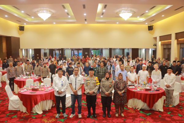 Polda Lampung Berbagi Takjil dan Buka Puasa Bersama dengan Pemred dan Wartawan