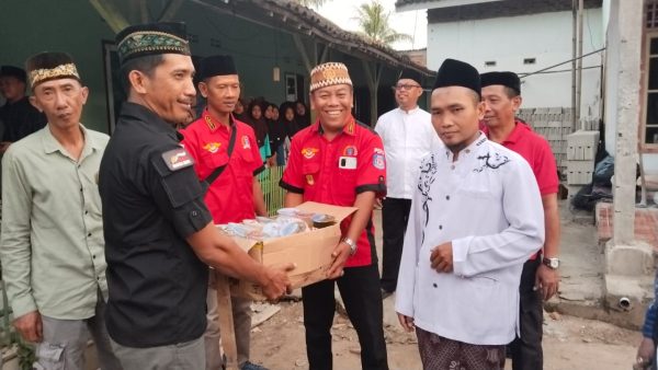 DPC PWDPI Berbagi Takjil di Pondok Pesantren Madrasah Diniyah Al-Amin, Disambut Penuh Kebahagiaan