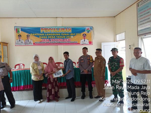 Pemdes Tanjung Rejo Way Khilau Salurkan BLT-DD Tahap Pertama