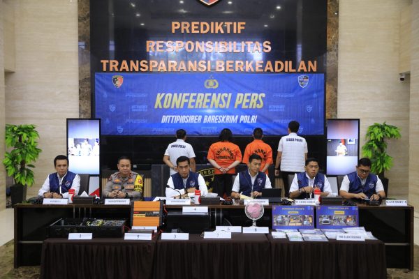 Polri Ungkap Sindikat Penipuan Online Bermodus Fake BTS dan SMS Blast, Dua WNA China Ditangkap di SCBD