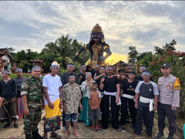 Hadiri Pawai Ogoh-ogoh di Kampung Wiratama, Camat Penawar Tama Ajak Umat Beragama Jaga Kerukunan