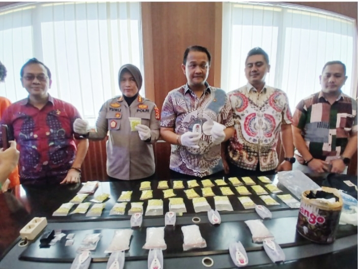 Jaringan Pengedar Ekstasi Kemasan Kapsul Libatkan Mahasiswa Ditangkap Polda Lampung BB 3000 Pil Ekstasi dan 508 Gram Sabu