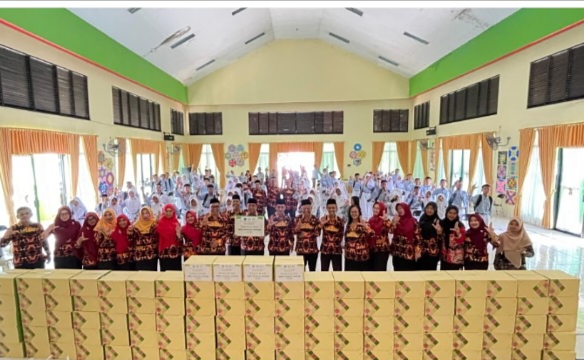 Gugah Rasa Peduli Siswa, SMPN 2 Bandar Lampung Salurkan Paket Ramadhan
