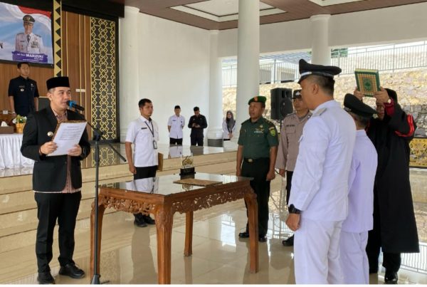 Bupati Pesawaran Lantik Kepala Desa Khepong Jaya dan Sukaraja