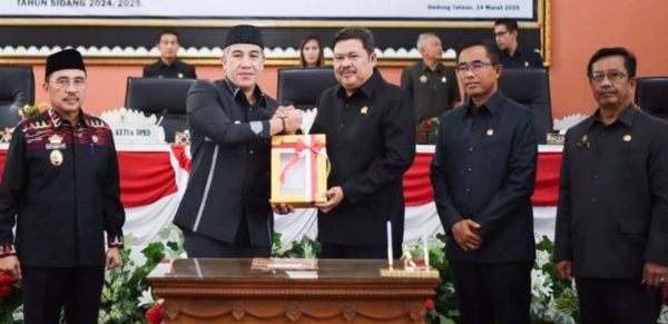Bupati Dendi Sampaikan LKPJ Tahun 2024 dalam Rapat Paripurna Bersama DPRD