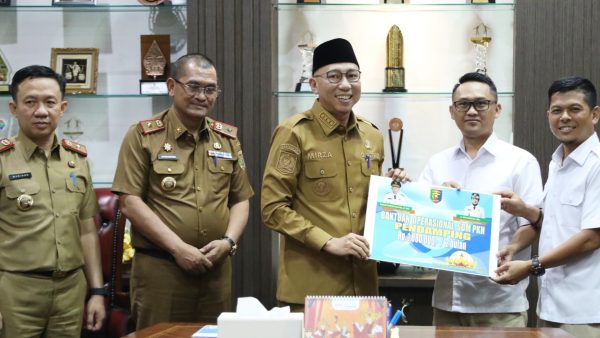 Gubernur Lampung Serahkan Bantuan Operasional bagi 1.561 SDM PKH Sebagai Apresiasi Kinerja 
