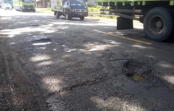 Bahayakan Pemudik, Jalan Lintas Sumatera di Sido Mulyo Lampung Selatan Banyak Berlubang