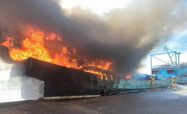 Dua Kapal Terbakar di Perairan Lamongan, Tiga Orang Meninggal Satu Hilang