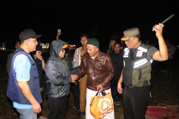 Respon Cepat, Pj. Gubernur Samsudin Tinjau Sejumlah Korban di Lokasi Bencana Akibat Hujan Lebat dan Angin Kencang