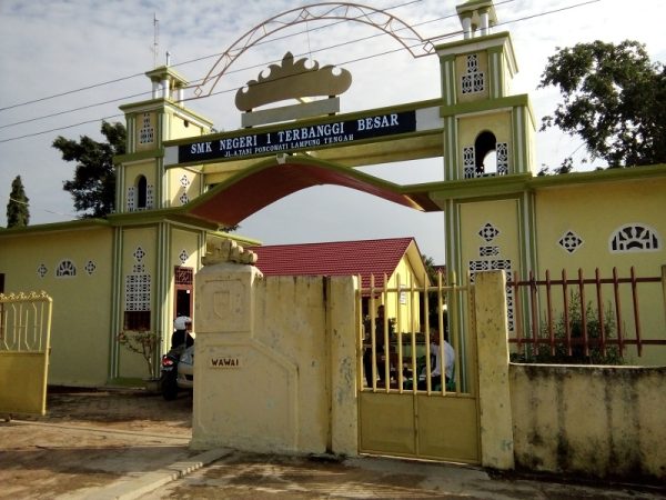 Kepala SMK Negeri 1 Terbanggi Besar Digugat Ganti Rugi Hutang Rp105 Juta, Aliran Uang Komite Ternyata Buat Bancaan?