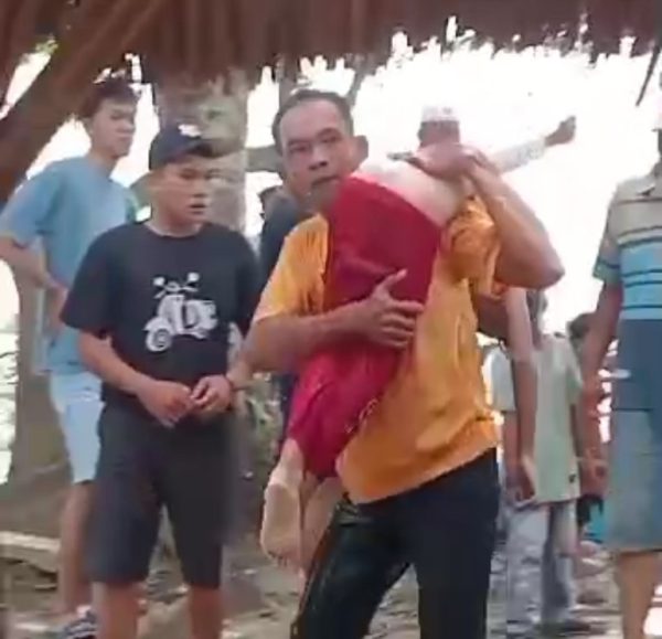 Main Perahu Fiber 8 Bocah Tenggelam di Sapu Ombak di Pantai Titian Mutiara Lamsel, Empat Tewas