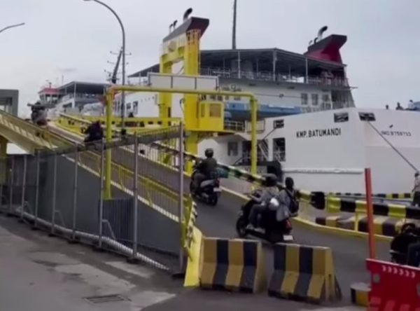 H-7 Lebaran: Penumpang dan Kendaraan di Pelabuhan Bakauheni Melonjak