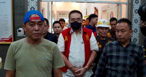 Korupsi Sawit Kejati Sumatera Selatan Tahan Mantan Bupati Musi Rawas Ridwan Mukti Barang Bukti Rp 61 Milyar 