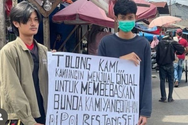 Viral Dua Anak Remaja Tawarkan Ginjal di Pasar Ciputat, Untuk Biaya Bebaskan Ibu Ditahan di Polres Tanggerang Selatan, Kini Sudah Ditangguhkan