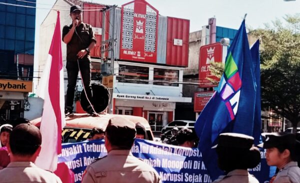 Dana KUR Bermasalah Kantor Bank DKI Syariah dan OJK Lampung Didemo Aliansi LSM