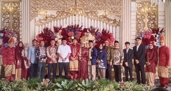 Gubernur Mirza dan Wagub Jihan Hadiri Resepsi Pernikahan Kiki dan Iis: Selamat Menempuh Hidup Baru!