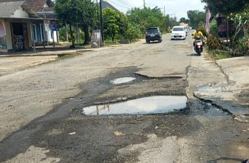 Gara-gara Jalan Berlubang, Warga Metro Tewas