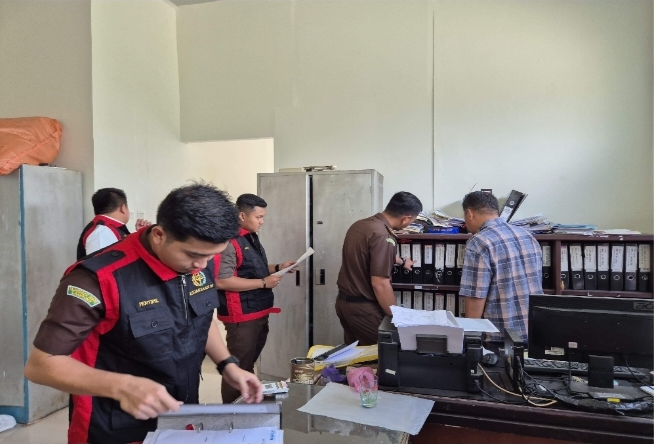 Korupsi Penyaluran Beras Kejari Lampung Selatan Geledah Kantor Bulog Kalianda