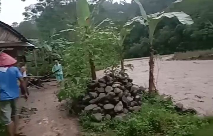 Luapan Sungai Way Pihabung Rusak Bantaran dan Lahan Warga, Warga Tanggamus Harap Pemerintah Segera Bertindak