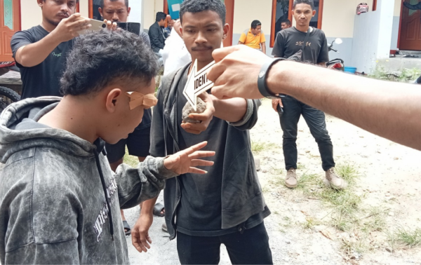 Jurnalis detiknet.id Firman Jaya Dikeroyok Pemilik Media Floreseditorial.com dan Adiknya Ditahandi NT