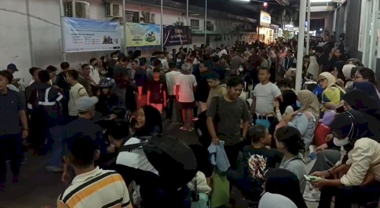 Pemudik Kecewa Pelayanan Damri Pemudik Terdampar di Full Stasiun TanjungKarang, di Bakaheni Antrian Bus Hingga Belasan Jam?