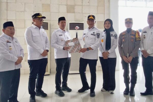 Pemkab Pesisir Barat Hibahkan Gedung Samsat ke Pemprov Lampung