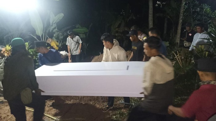 Jenazah Karyawan Konveksi Yang Dibunuh Temannya di Tangerang Sudah Dimakamkan di Lampung Selatan Pelaku Ditahan di Polda Metro Jaya