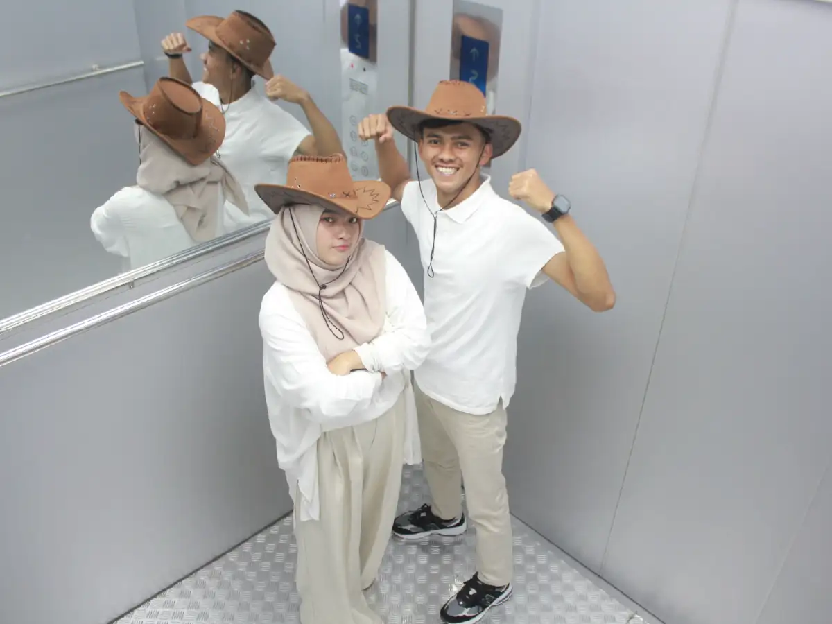 Wallking Elevator Photobox